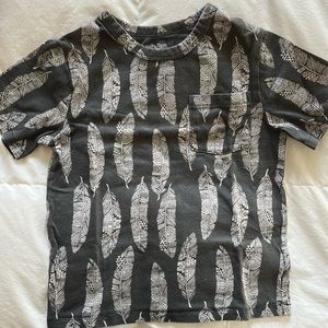 Baby gap all over feather print tee